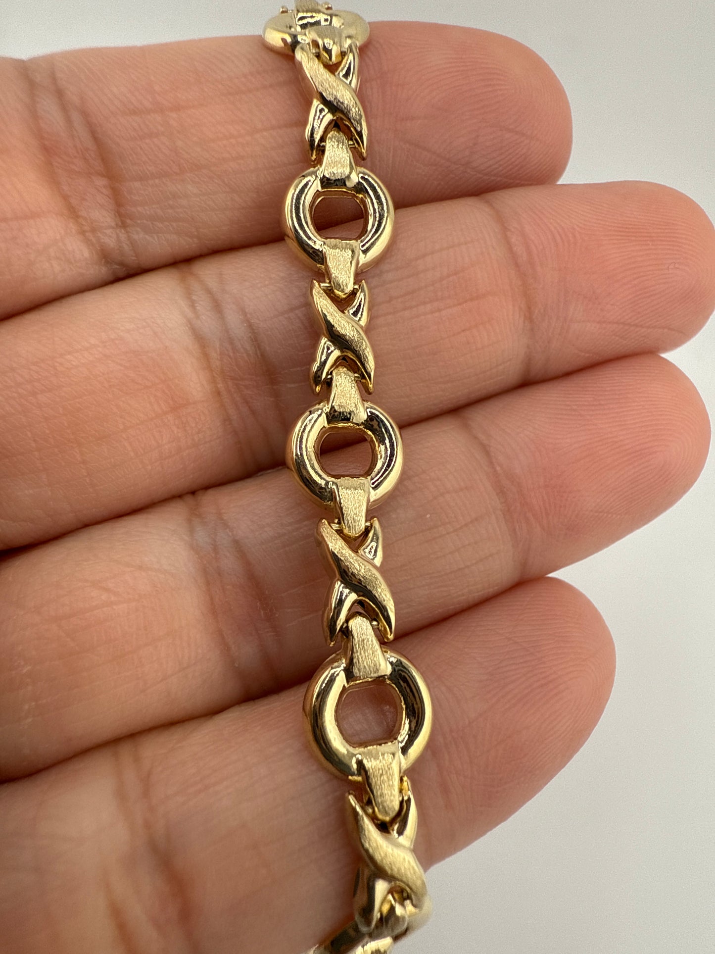 14k yellow gold XO bracelet | open link | 7.25 inches
