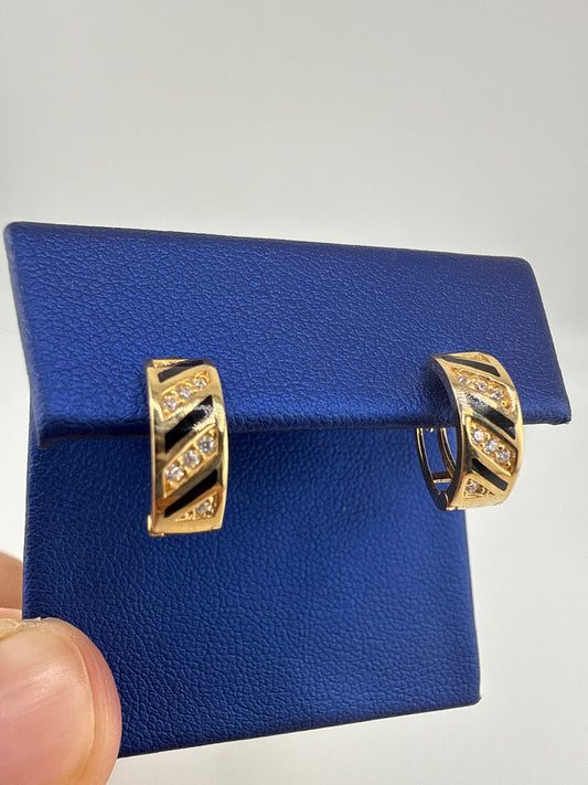 14k gold huggie earrings | two-toned striped design | open backing