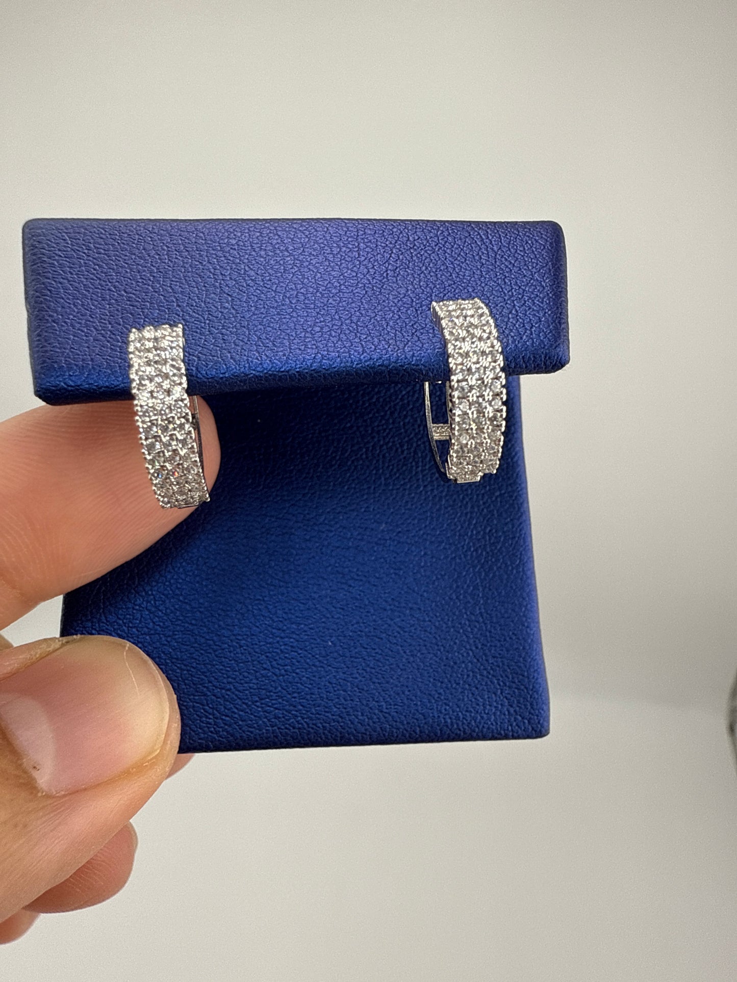 14k white gold with zirconia huggie earrings
