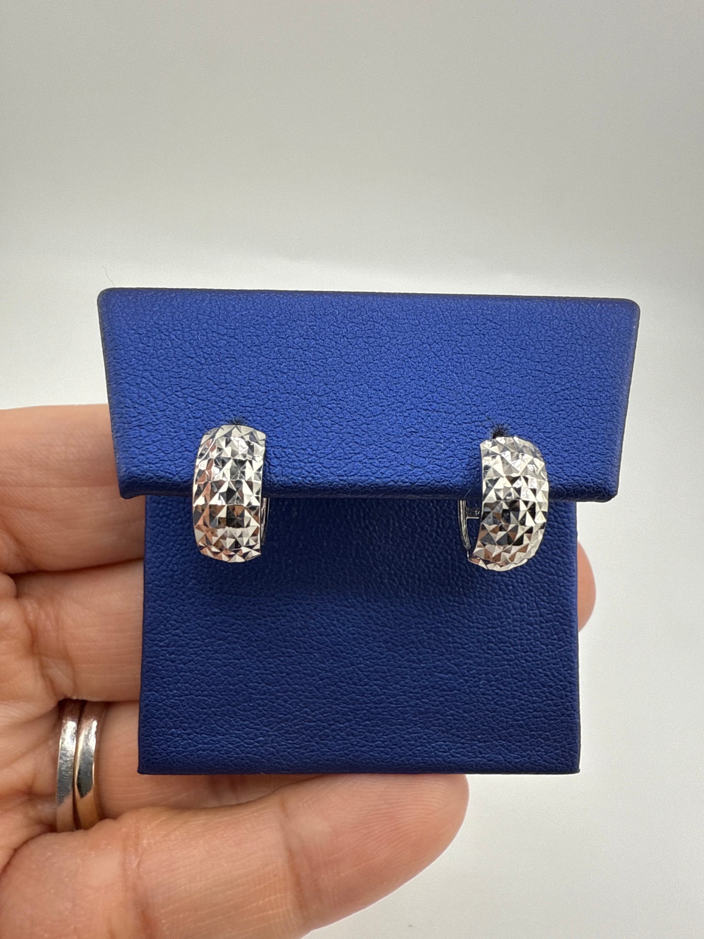 14k white gold huggie earrings | hammered | X-small
