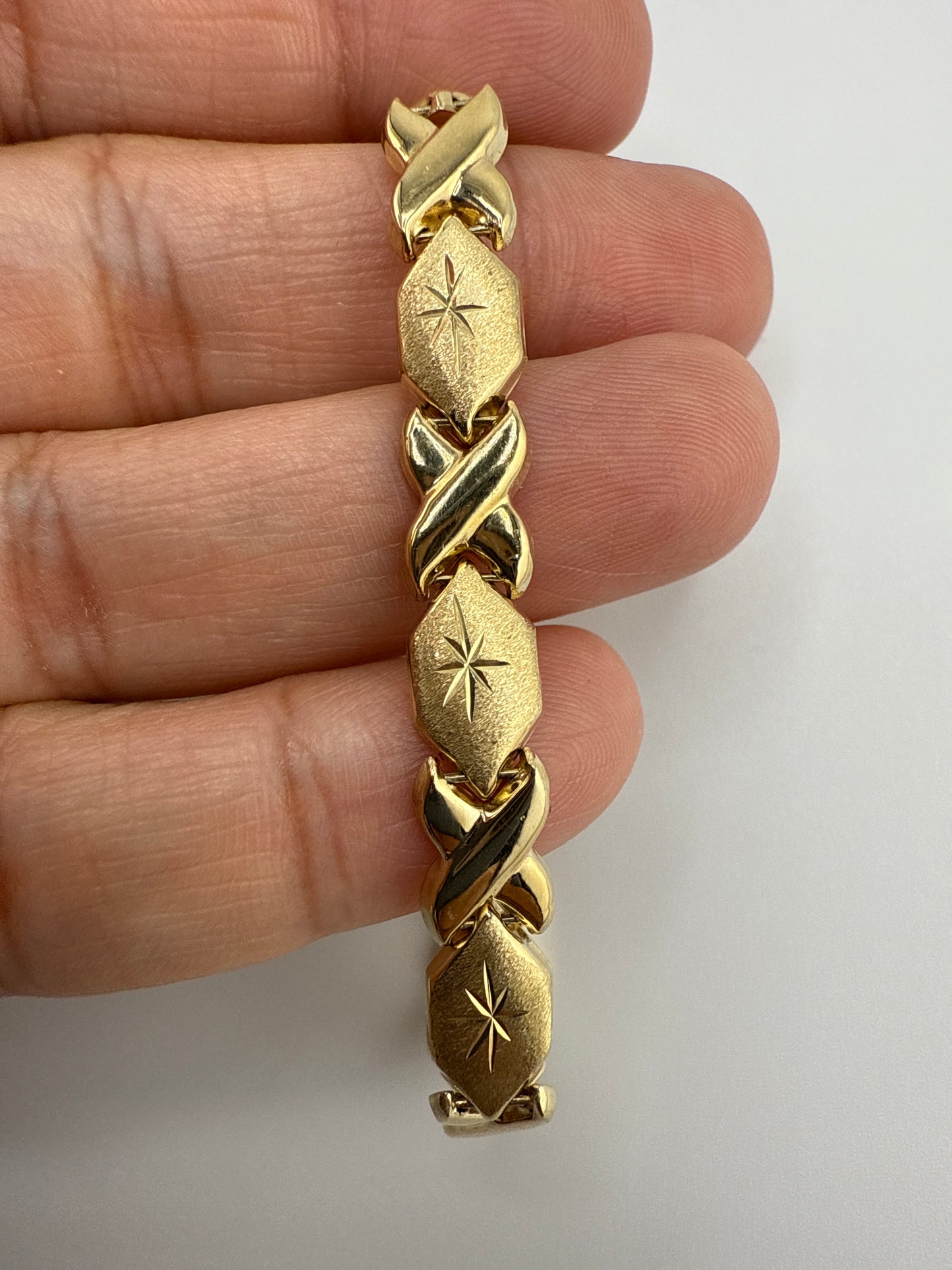 14k yellow gold XO bracelet | star center design | 7 inches