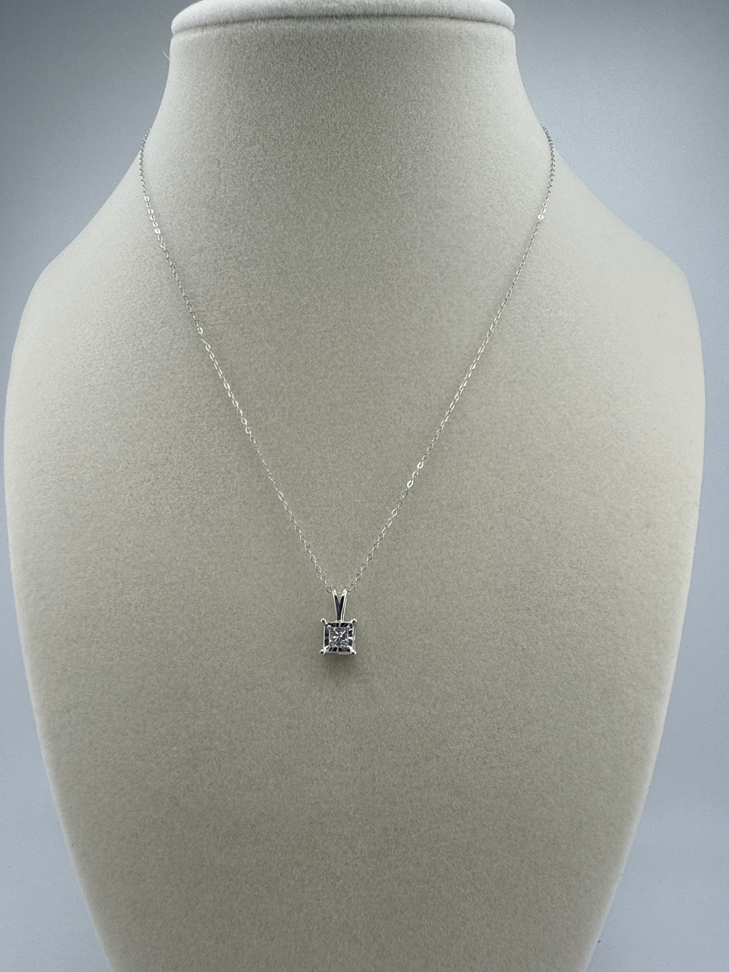 14k white gold chain with a diamond square pendant | 0.20ct