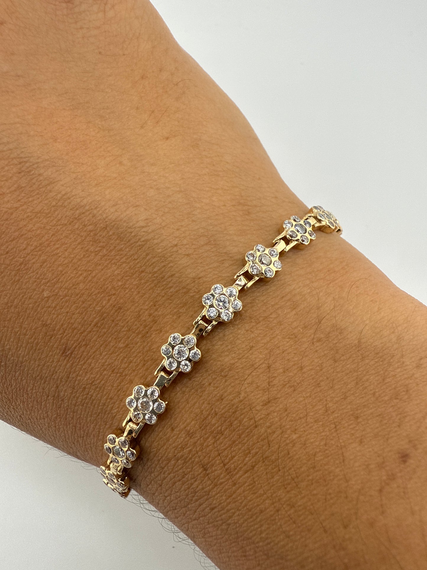 14k yellow gold flower bracelet | Zirconia | 7.25 inches