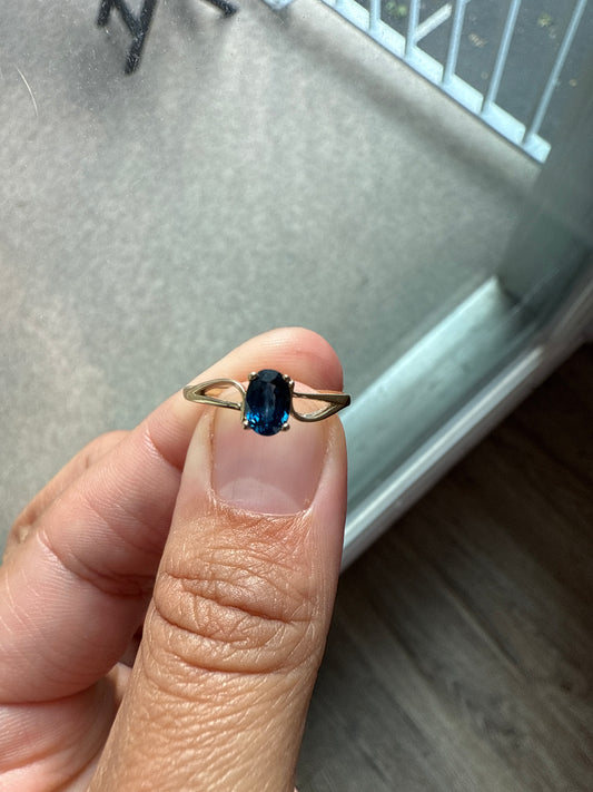 14k Gold 6x4 mm Oval Sapphire Ring | Size 6