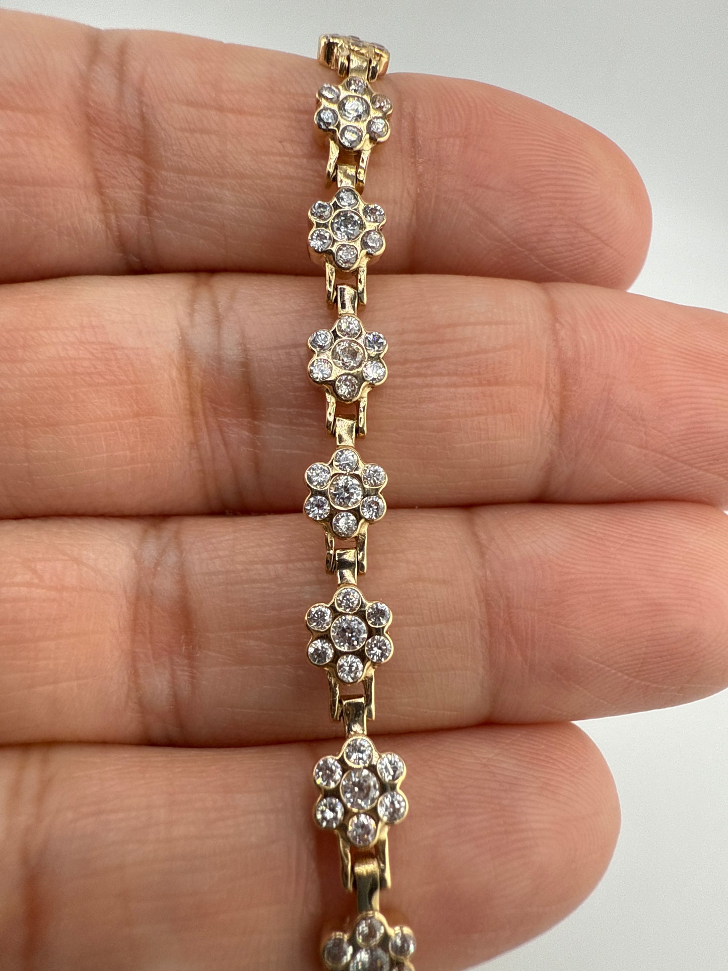 14k yellow gold flower bracelet | Zirconia | 7.25 inches
