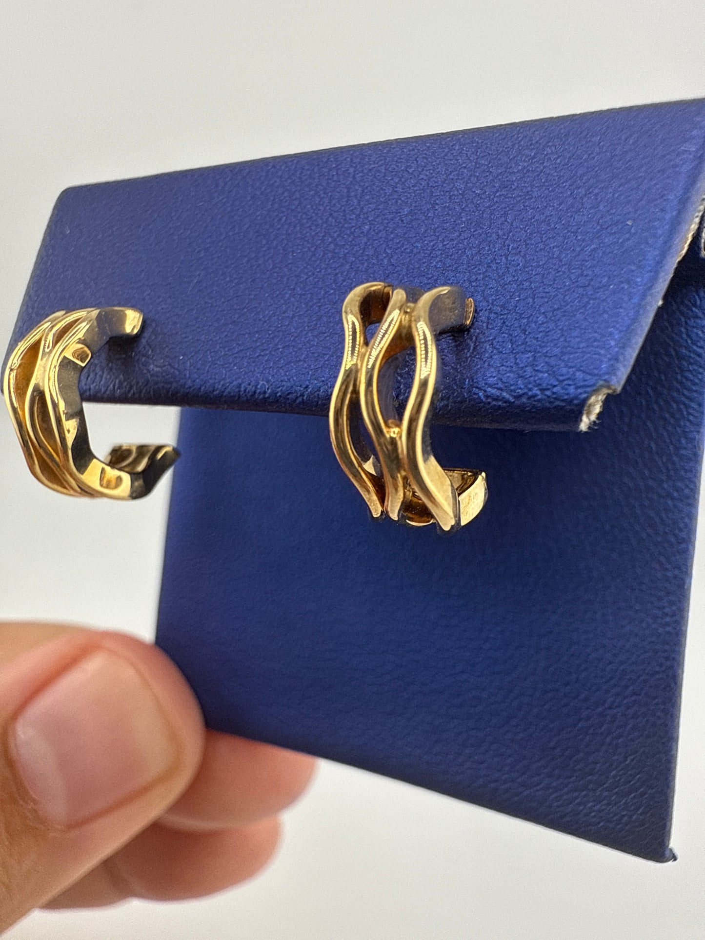 14k gold huggie earrings | wave, open design | pushbacks
