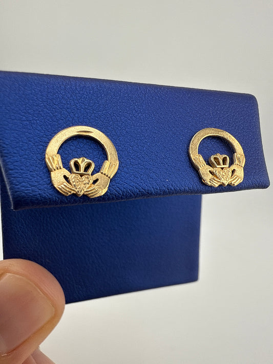 14k yellow gold Claddagh pushback post earrings