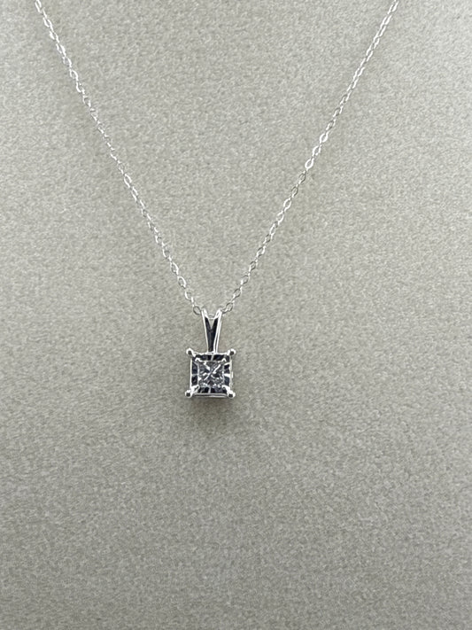 14k white gold chain with a diamond square pendant | 0.20ct