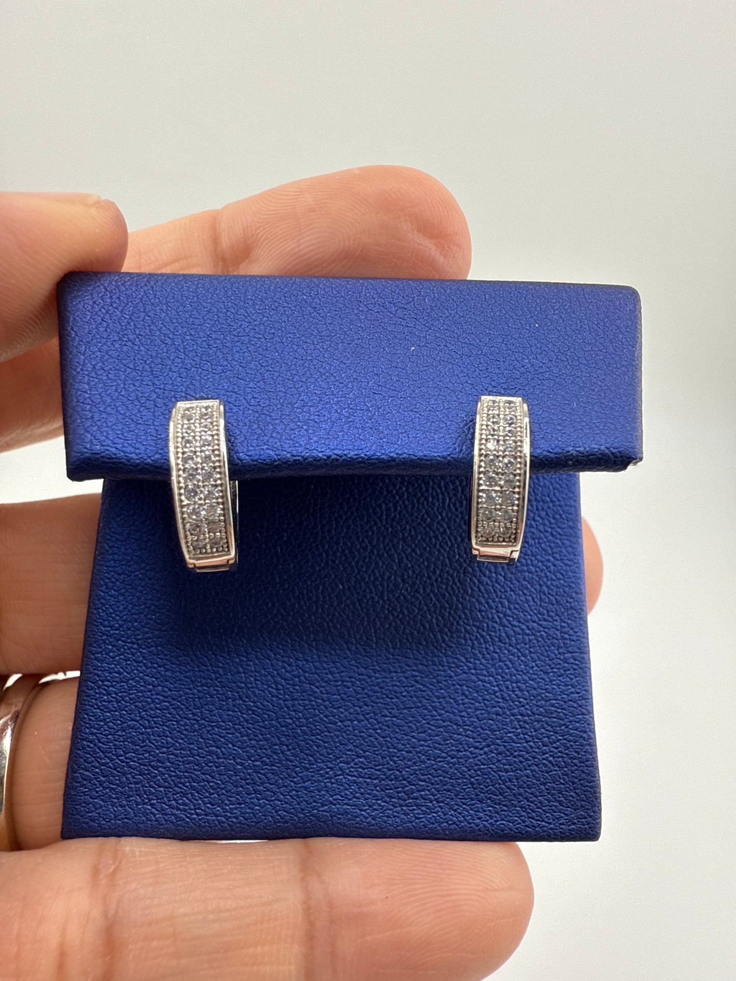 14k white gold with zirconia huggie earrings