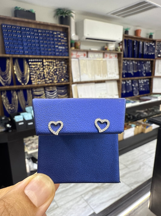 14k white gold diamond earring | heart | screwback | 0.17 carat