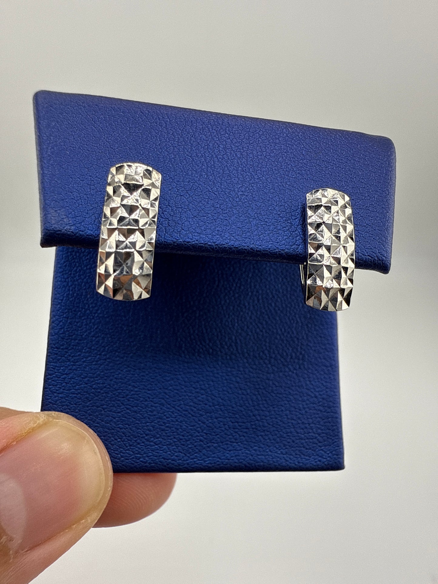 14k white gold huggie earrings | hammered design