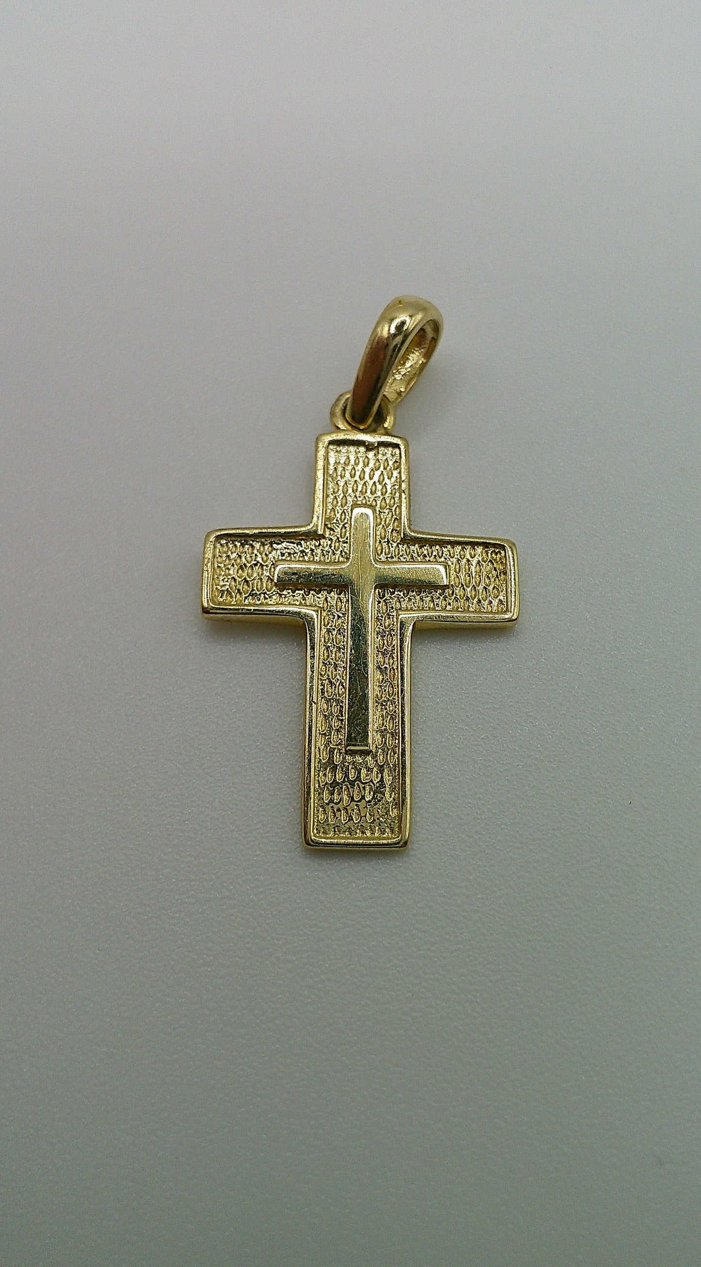 14k gold cross pendant | crucifix | 1.9g