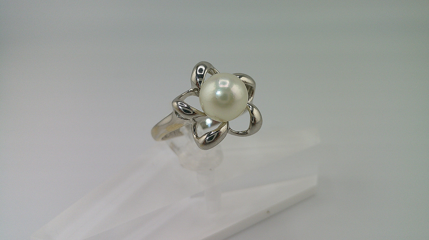 14k white gold | pearl | flower design | size 6