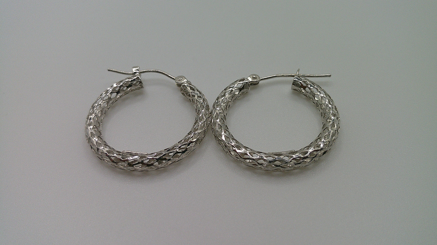14k white gold | Diamond cut hoop earring | 1.25mm | 0.5 inch wide