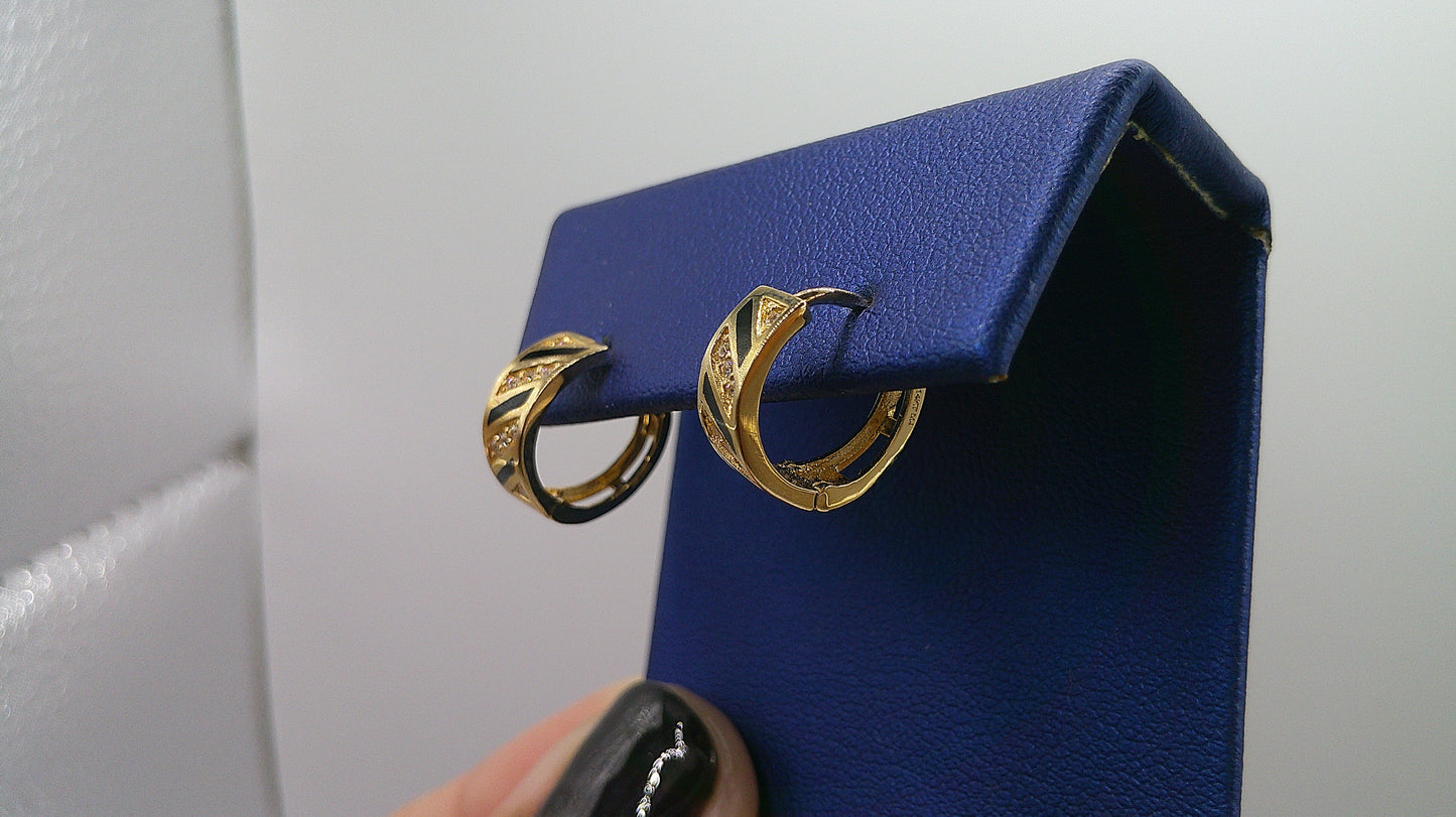 14k gold huggie earrings | two-toned striped design | open backing