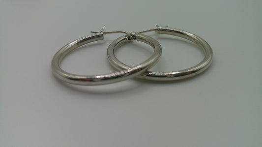 14k white gold | Lightweight classic hoop earring | 1.5mm | 1 inch wide