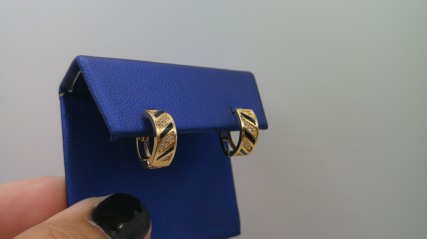14k gold huggie earrings | two-toned striped design | open backing