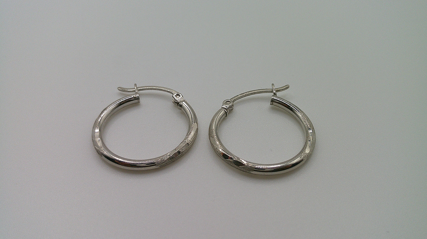 14k white gold | Diamond cut hoop earring | 1.5mm | 0.75 inch wide