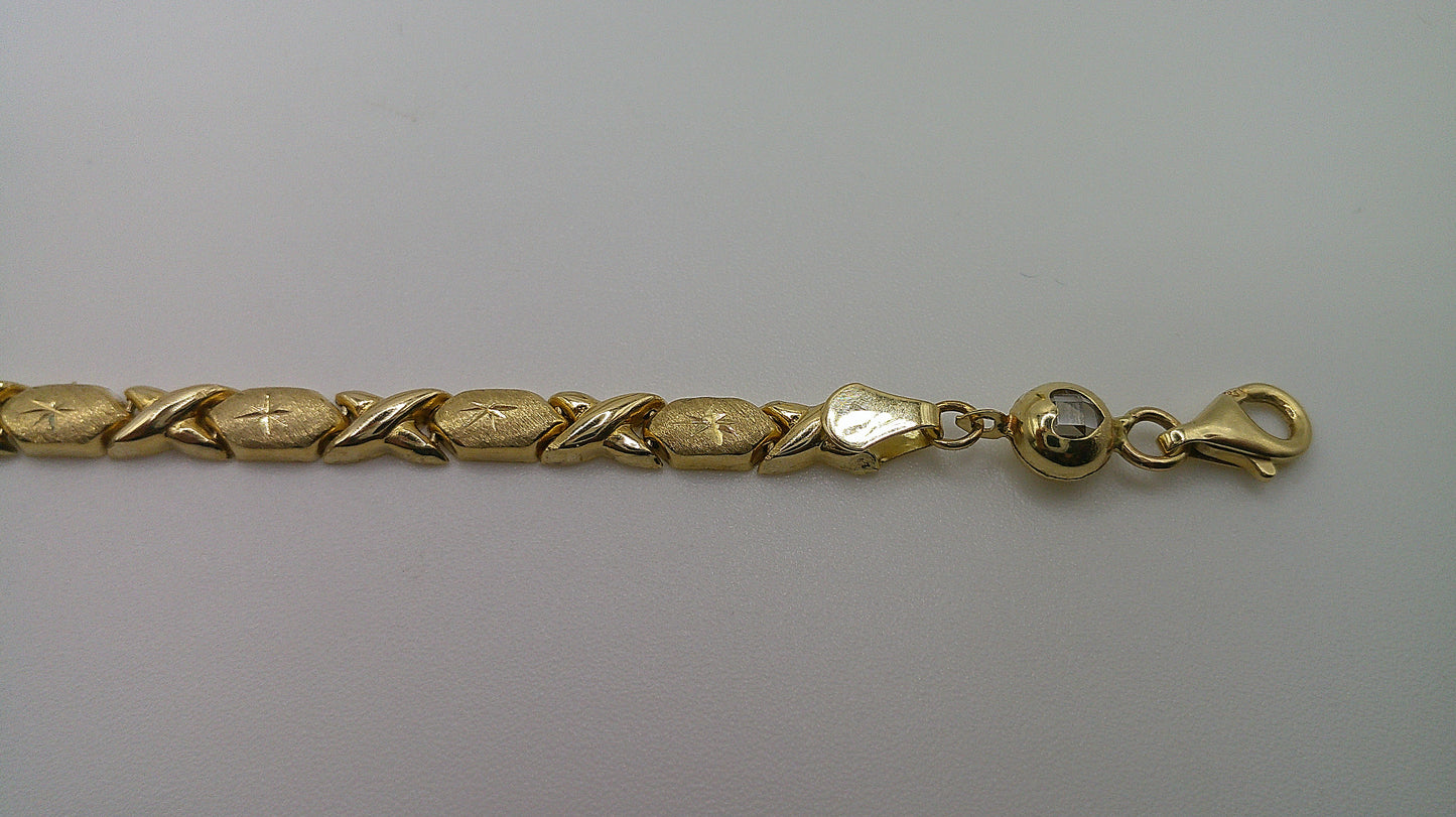 14k yellow gold XO bracelet | star center | 7.25 inches