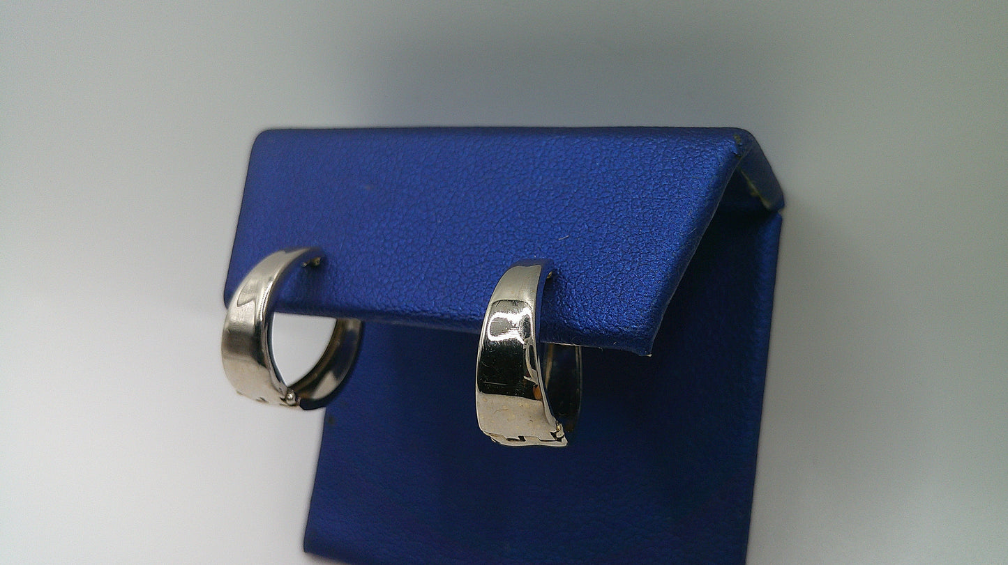 14k gold huggie earrings | white gold | small-to-large design
