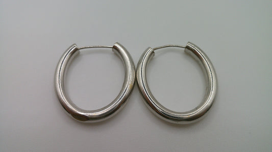 14k white gold | Endless hoop earring | 2.7mm | 0.75 inch wide