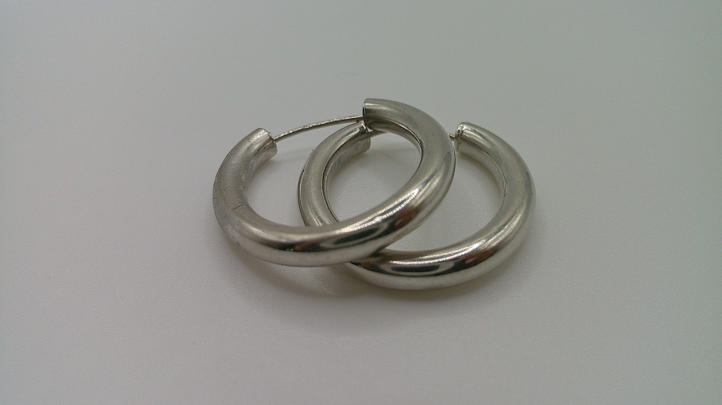 14k white gold | Endless hoop earring | 2.7mm | 0.75 inch wide