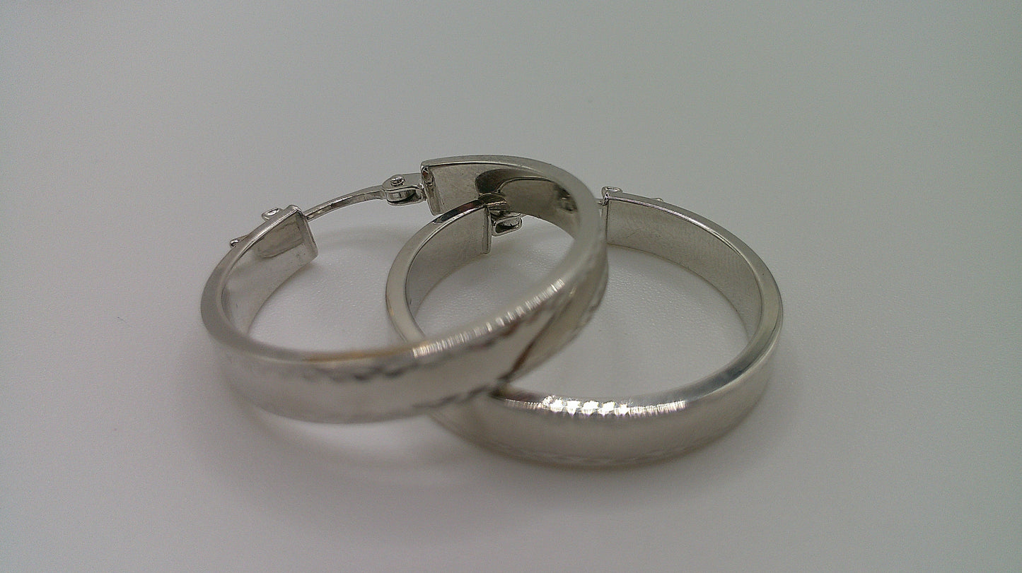 14k white gold | Square hoop earring diamond cut | 4mm | 0.75 inch wide