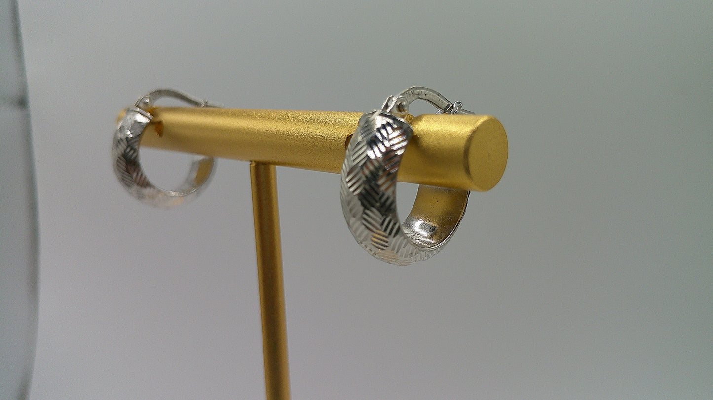 14k white gold | Textured hoop earring diamond cut | 6mm | 0.5 inch wide