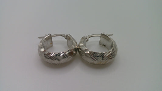14k white gold | Textured hoop earring diamond cut | 6mm | 0.5 inch wide