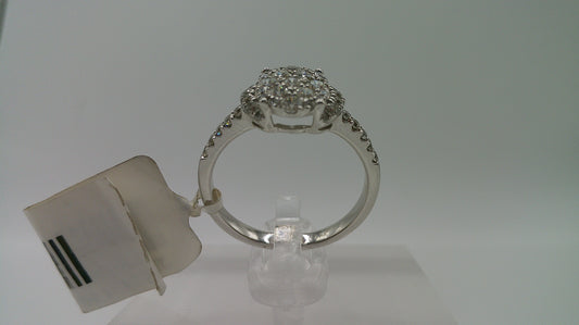 18k gold diamond ring | white gold | .81ct | size 6.75 | diamond cluster