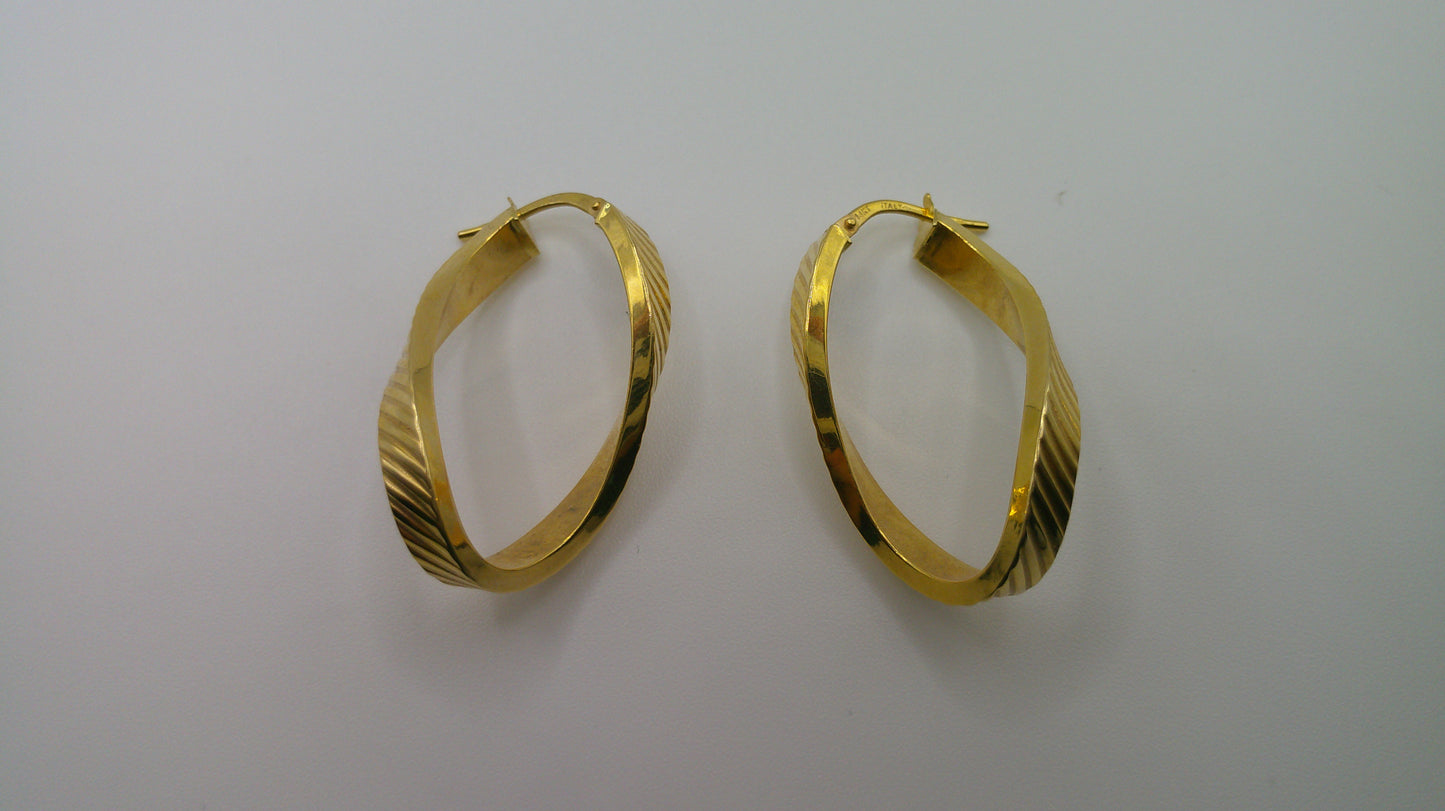 14k yellow gold | twist oval hoop