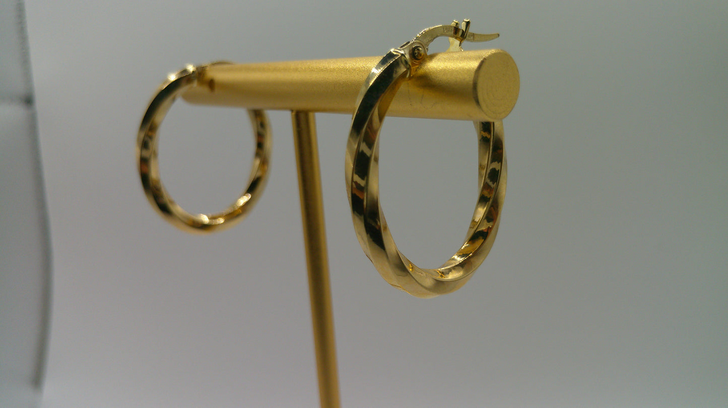 14k yellow gold | oval shiny twist hoop