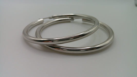 14k white gold | Lightweight classic hoop earring | 2.5mm | 1.75 inches wide