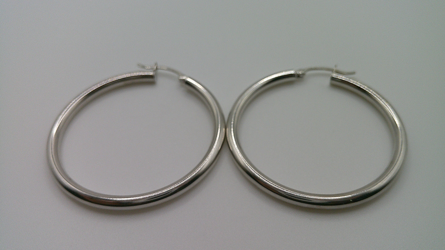 14k white gold | Lightweight classic hoop earring | 2.5mm | 1.5 inches wide