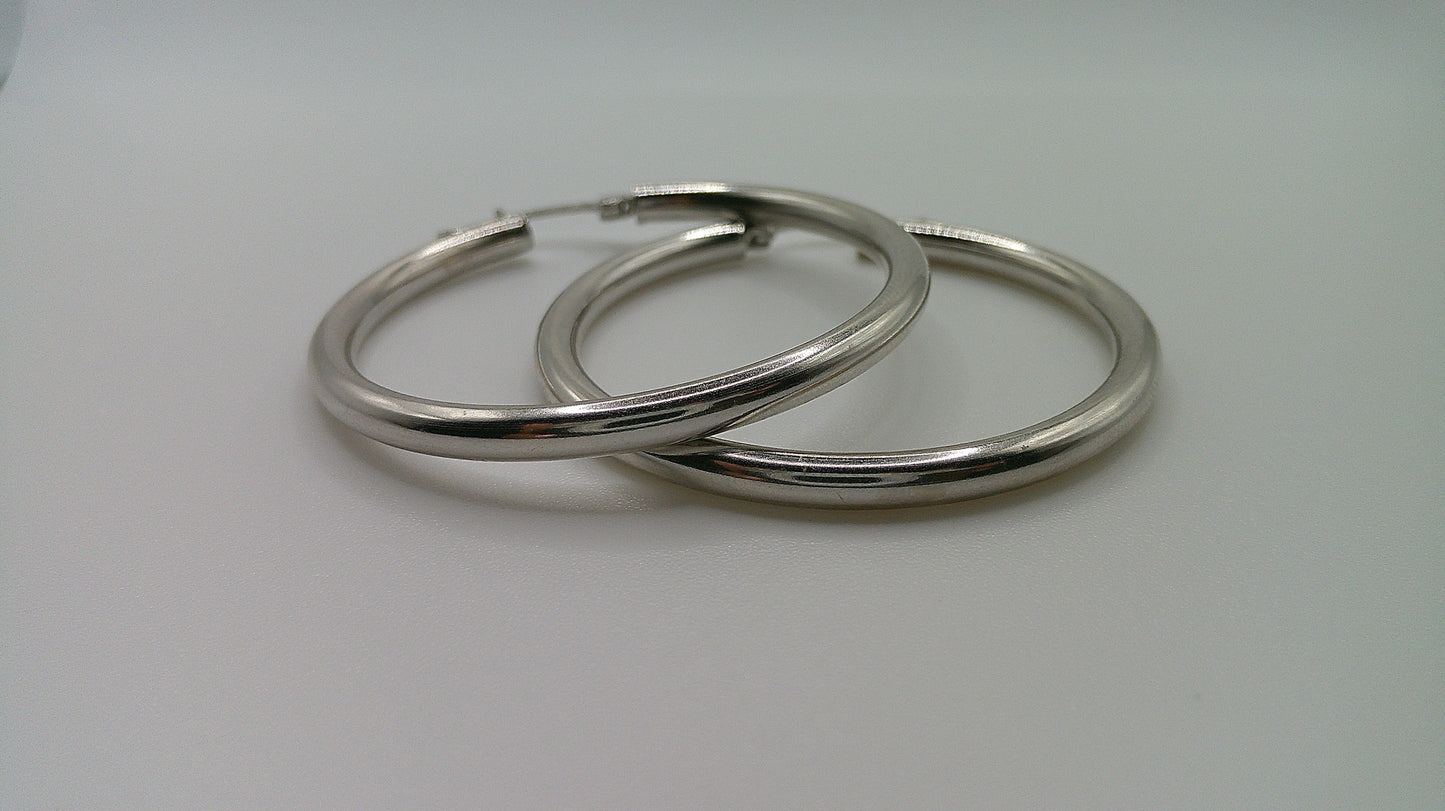 14k white gold | Lightweight classic hoop earring | 2.5mm | 1.5 inches wide