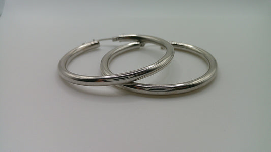 14k white gold | Lightweight classic hoop earring | 2.5mm | 1.5 inches wide