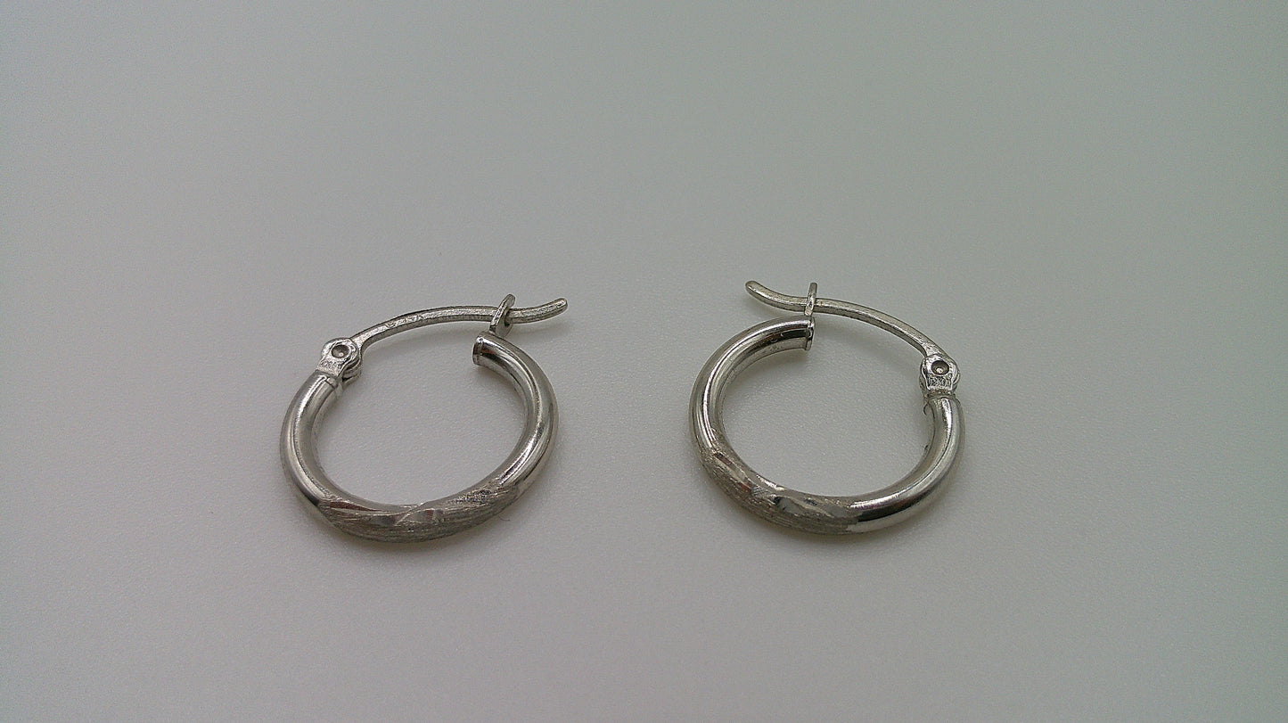 14k white gold | Diamond cut hoop earring | 1.25mm | 0.5 inch wide
