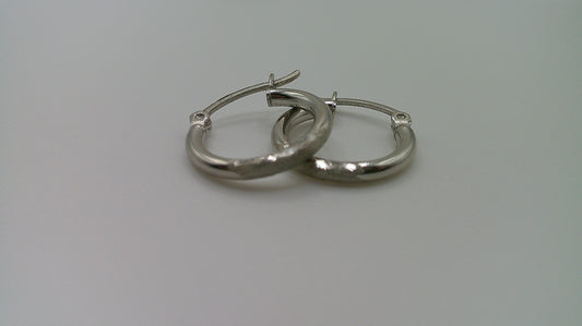 14k white gold | Diamond cut hoop earring | 1.25mm | 0.5 inch wide