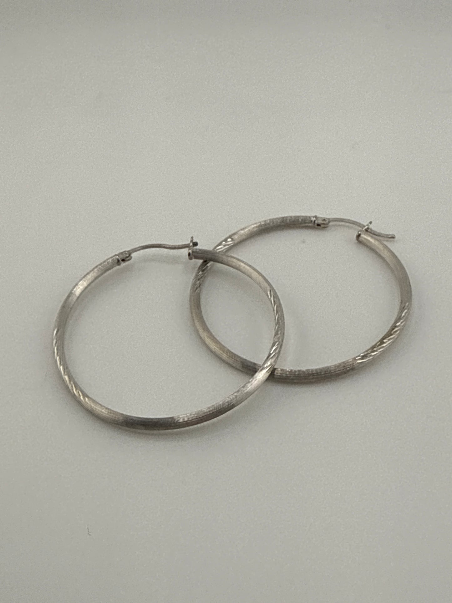 Sterling Silver Rhodium-plated Polished/Satin Diamond Cut Hoop Earrings