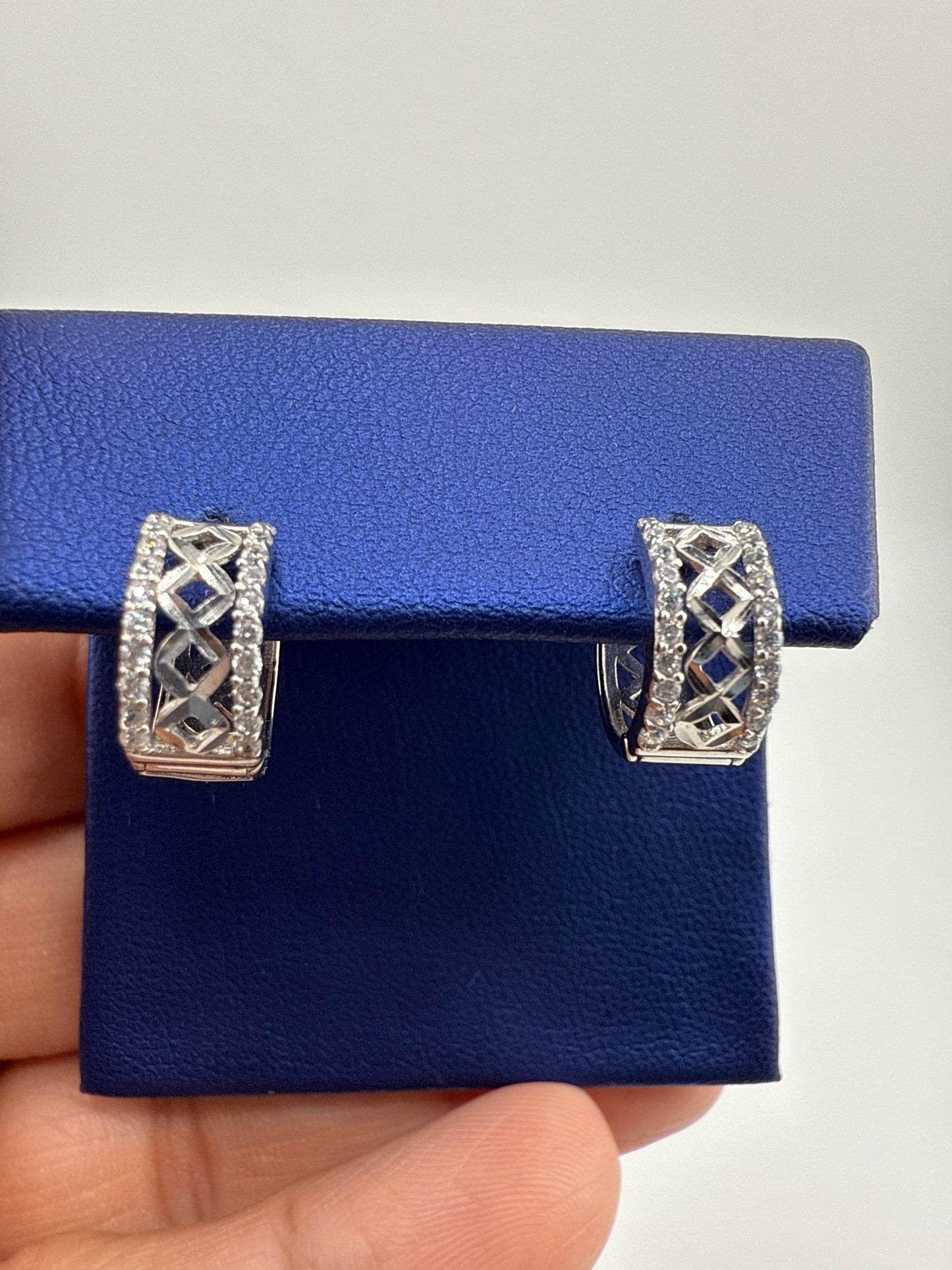 14k white gold with zirconia | fancy design