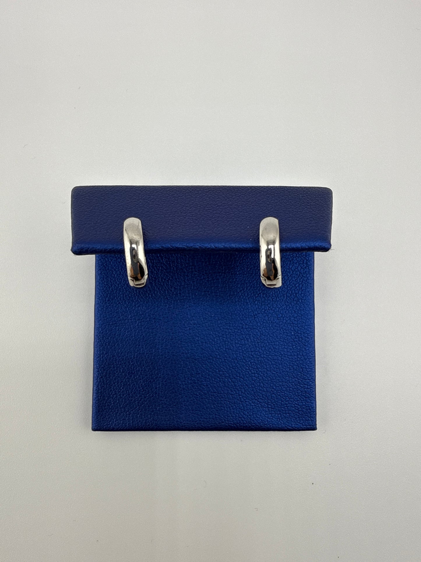 14k white gold simple and small huggie earrings