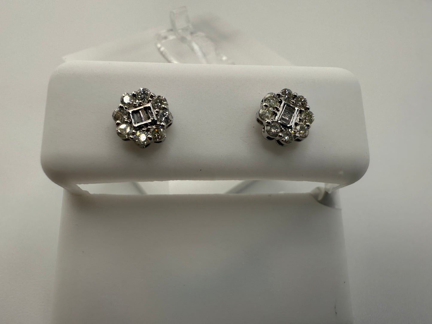 14k gold diamond earrings | 0.40 ct diamonds | screwback