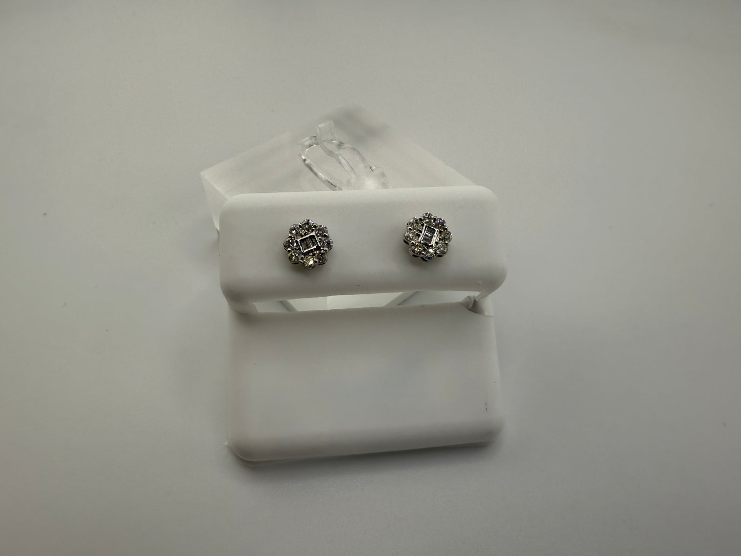14k gold diamond earrings | 0.40 ct diamonds | screwback