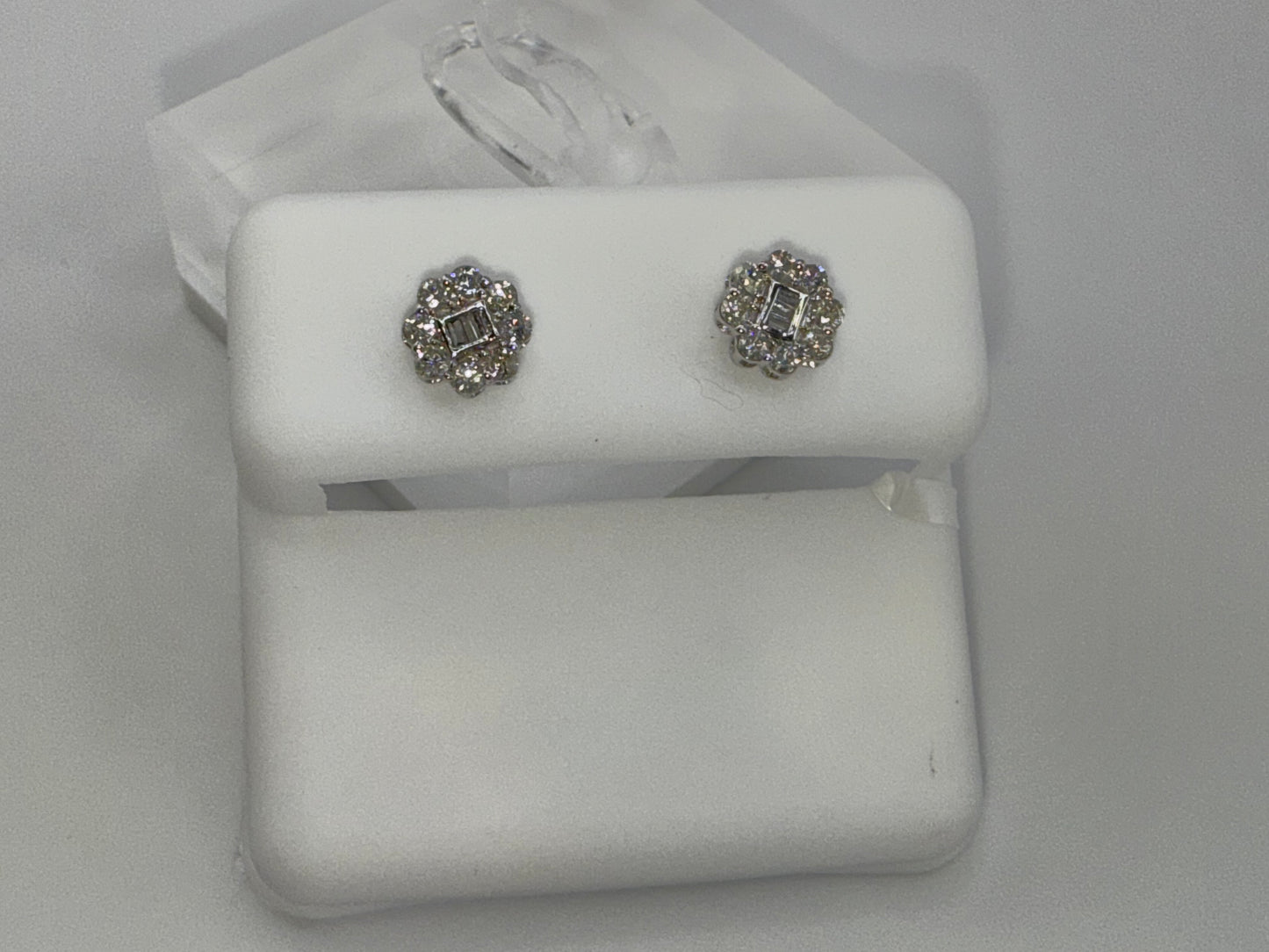 14k gold diamond earrings | 0.40 ct diamonds | screwback