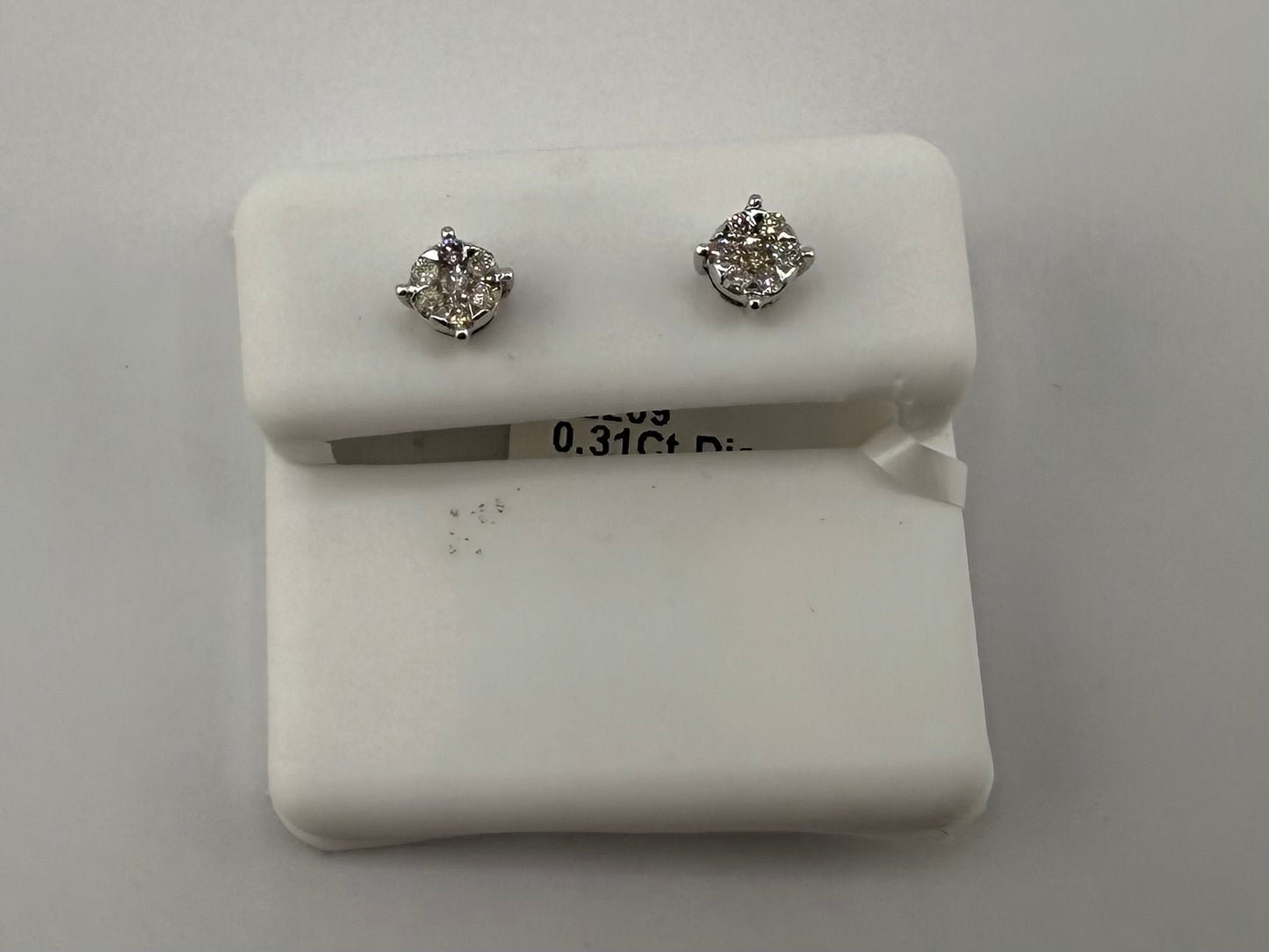 14k gold diamond earring | 0.31 ct diamonds | screwback