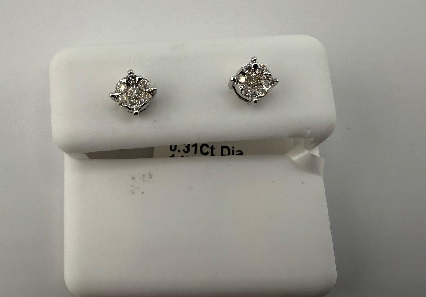 14k gold diamond earring | 0.31 ct diamonds | screwback