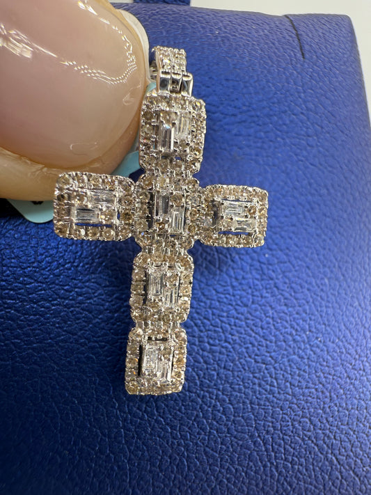 14k white gold diamond pendant | 0.65 ct