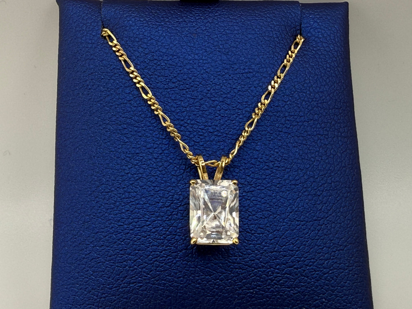 14k yellow gold link chain with zirconia stone pendant