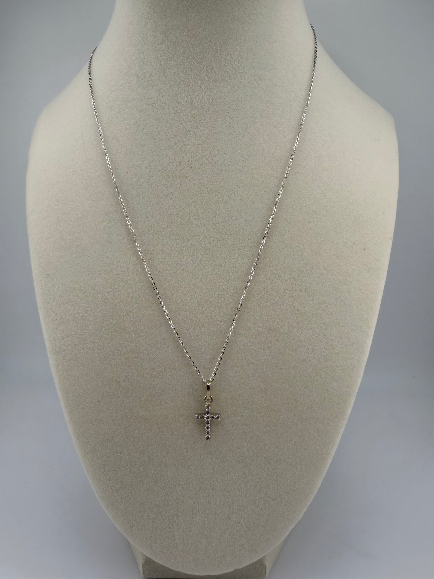 14k white gold chain with diamond cross pendant | 0.25ct