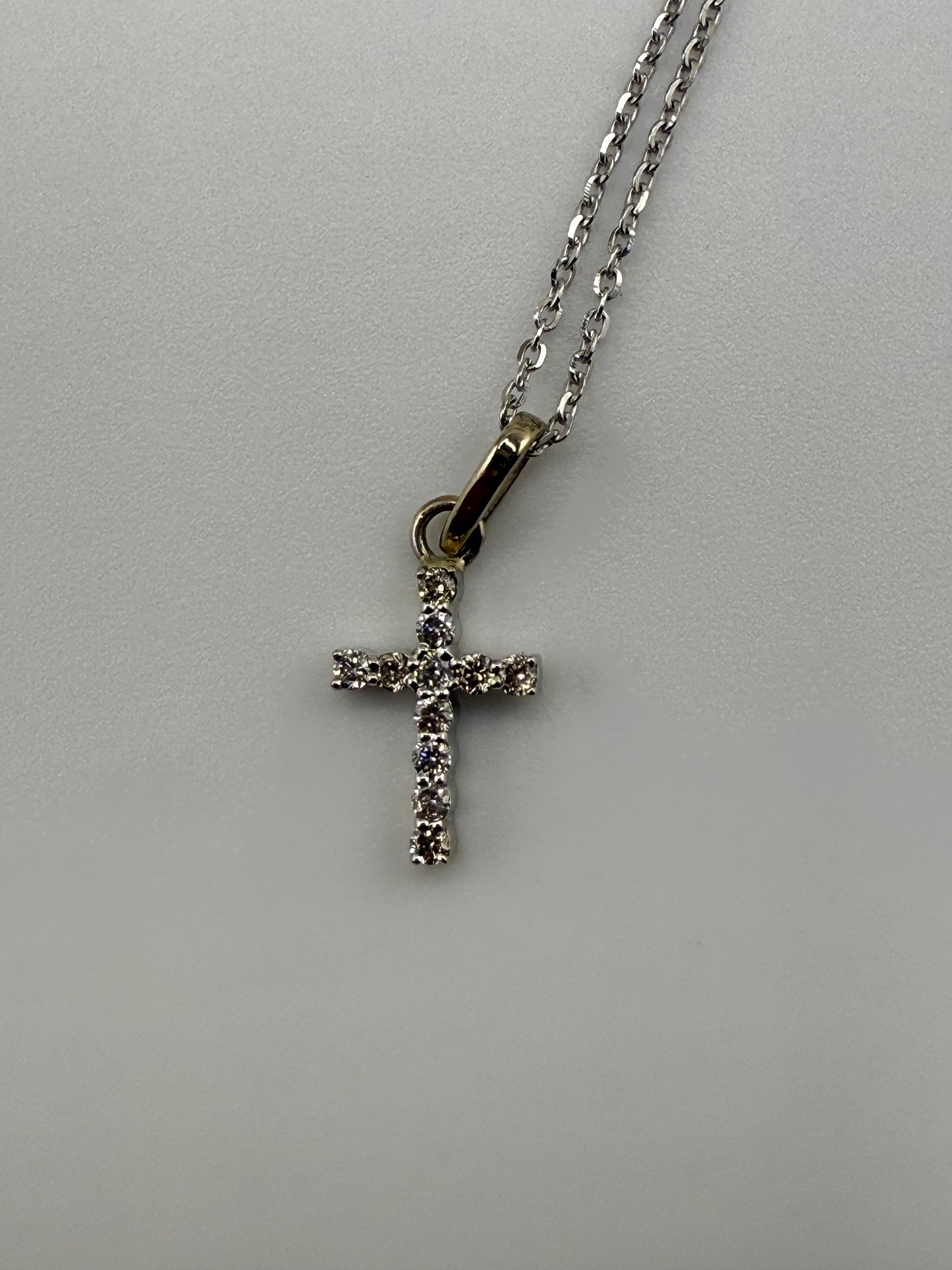 14k white gold chain with diamond cross pendant | 0.25ct